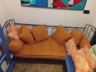 Sofá de hierro naranja para terraza