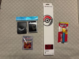 Pokemon Center: Tapete Charizard y Fundas Umbreon