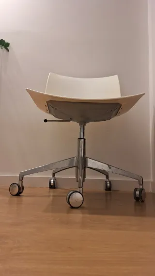 Silla Arper Catifa Blanca con Ruedas