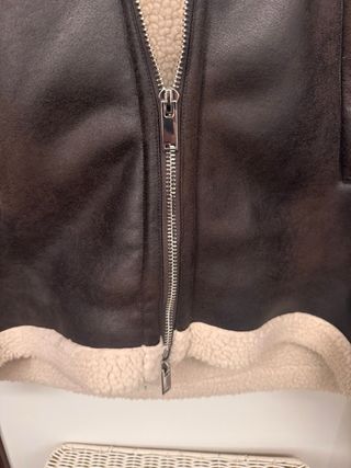 Chamarra café con forro beige