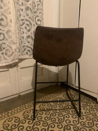 2 Sillas altas de piel marrón