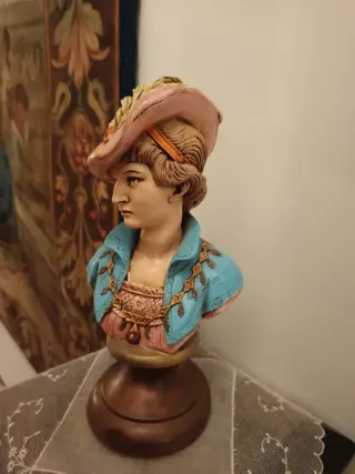 Busto antiguo escayola mujer de época años 1940