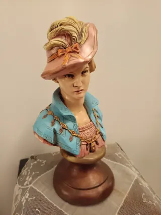 Busto antiguo escayola mujer de época años 1940