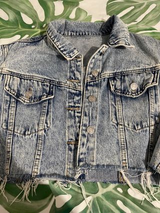 Chaqueta vaquera corta