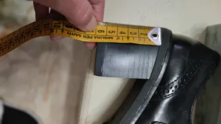 Scarpe donna nere con borchie e frange