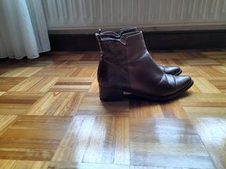 Botines de piel marrón