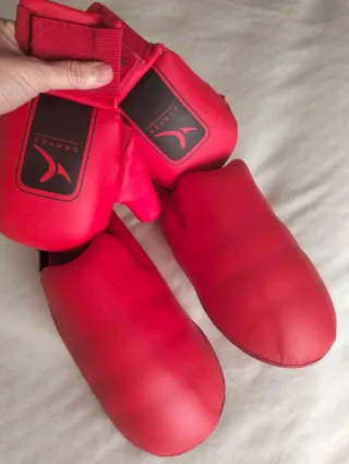 Guantillas y protectores pies karate