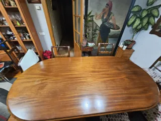Mesa comedor y 5 sillas de madera