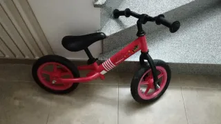 Bicicleta sin pedales para niños roja