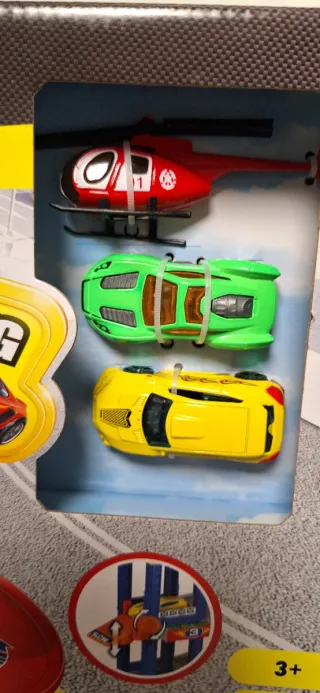 Garaje de juguete, 3 niveles, nuevo.