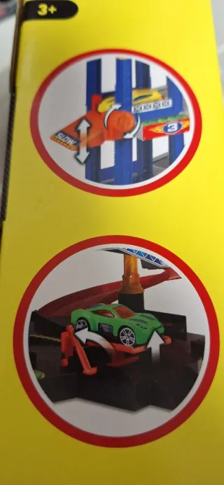 Garaje de juguete, 3 niveles, nuevo.