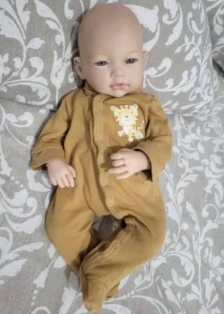 Bebé Reborn realista con chupete