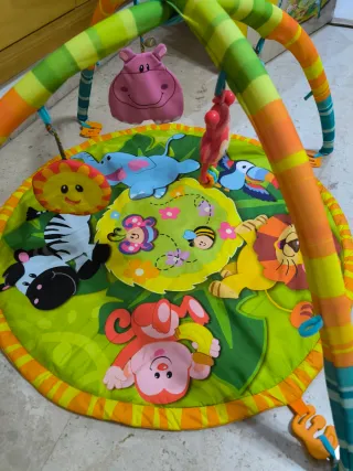 Manta de juego infantil con arcos