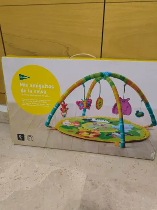 Manta de juego infantil con arcos