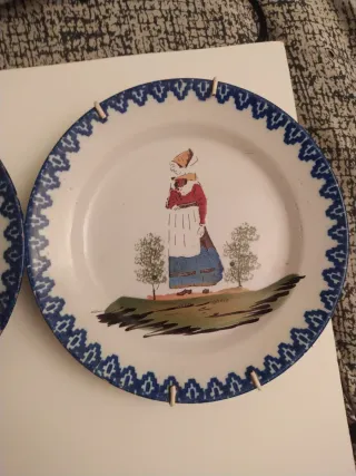 Due Antichi Piatti in Ceramica Decorati