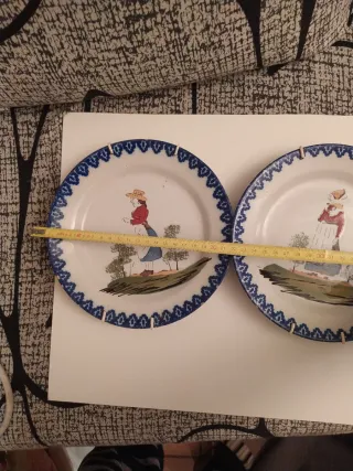 Due Antichi Piatti in Ceramica Decorati