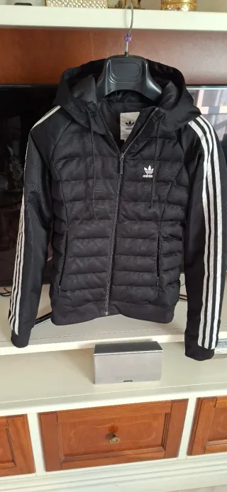 Giubbino Adidas nero con cappuccio