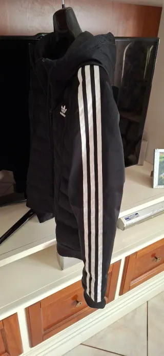 Giubbino Adidas nero con cappuccio