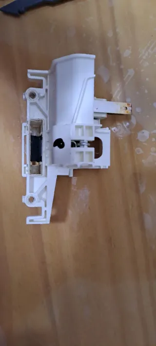 Cerraduras lavavajillas Beko BDIN26220