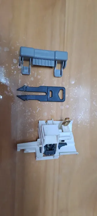 Cerraduras lavavajillas Beko BDIN26220