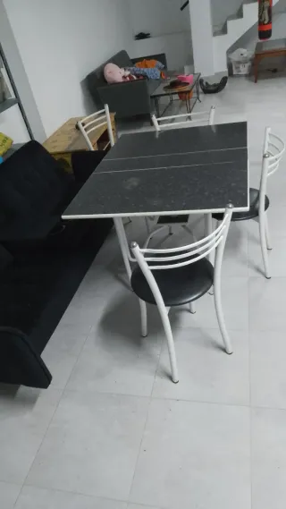 Mesa y 4 Sillas Comedor