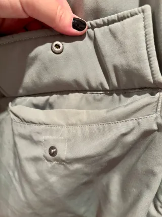 Abrigo verde con capucha