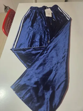 Pantalón deportivo brillante azul