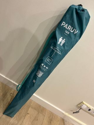 Sombrilla de playa Decathlon azul y turquesa