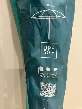 Sombrilla de playa Decathlon azul y turquesa