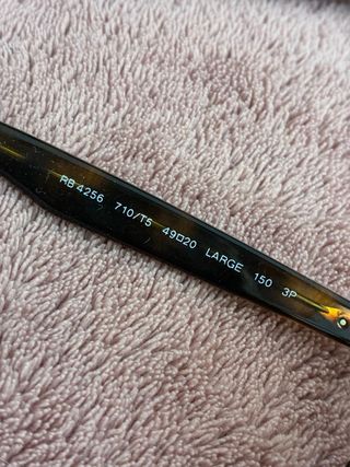 Gafas de sol Ray-Ban negras y marrones