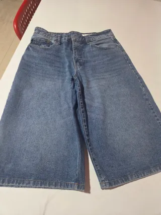 Vaqueros bermuda anchos poco usados