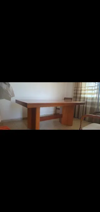 Mesa de comedor de madera