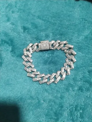 Pulsera cubana plateada con diamantes