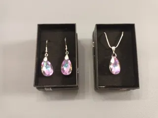 Conjunto Colgante y Pendientes Gota Morado