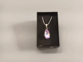 Conjunto Colgante y Pendientes Gota Morado