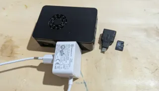 Raspberry Pi 4 + Cargador Oficial + SD 32GB + HDMI
