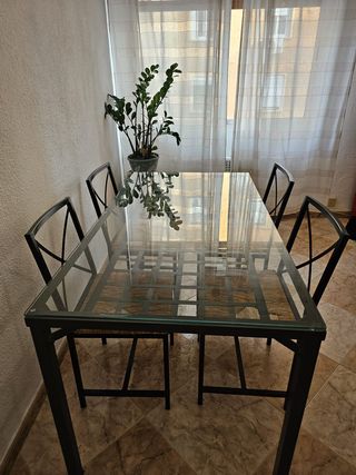 Mesa cristal y 6 sillas diseño moderno