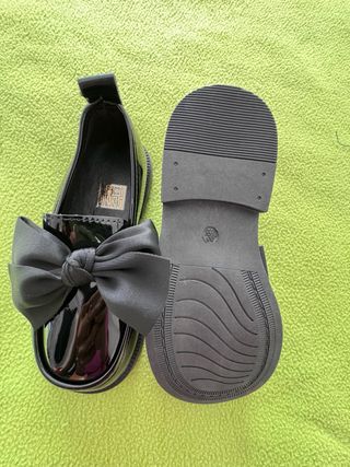 Merceditas Dr. Martens charol negro lazo talla 30