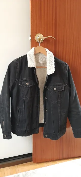 Abrigo negro con forro de borreguito