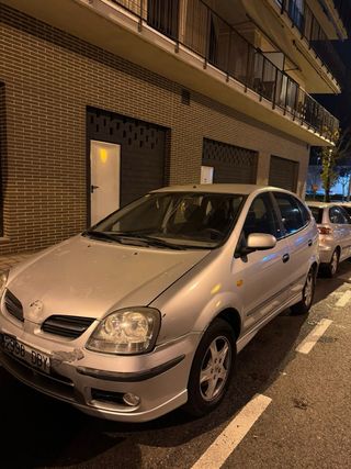 Nissan Almera tino 2004