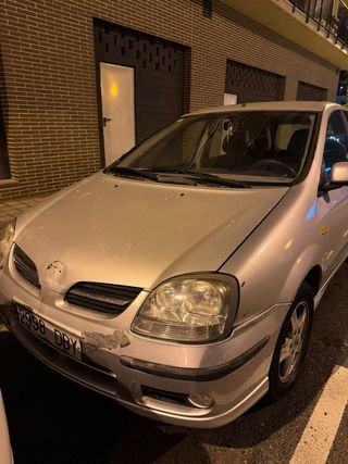 Nissan Almera tino 2004