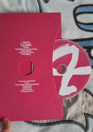 Libro Alpha firmado por Aitana