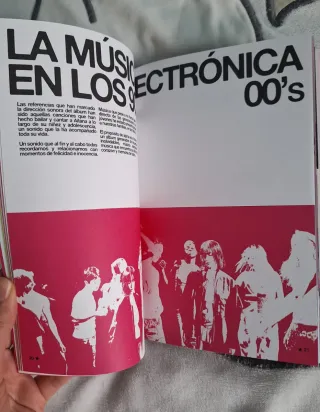 Libro Alpha firmado por Aitana