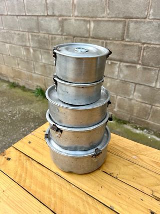 JUEGO DE FIAMBRERAS/TARTERAS METÁLICAS