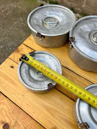 JUEGO DE FIAMBRERAS/TARTERAS METÁLICAS