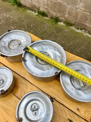 JUEGO DE FIAMBRERAS/TARTERAS METÁLICAS