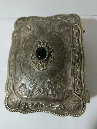 Joyero antiguo grande plateado con  piedra negra