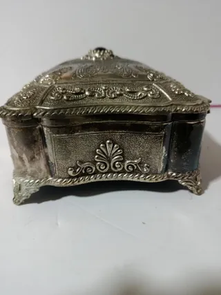 Joyero antiguo grande plateado con  piedra negra