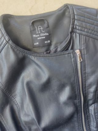 Chaqueta de cuero negra para mujer