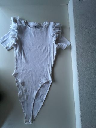 Body blanco con volantes